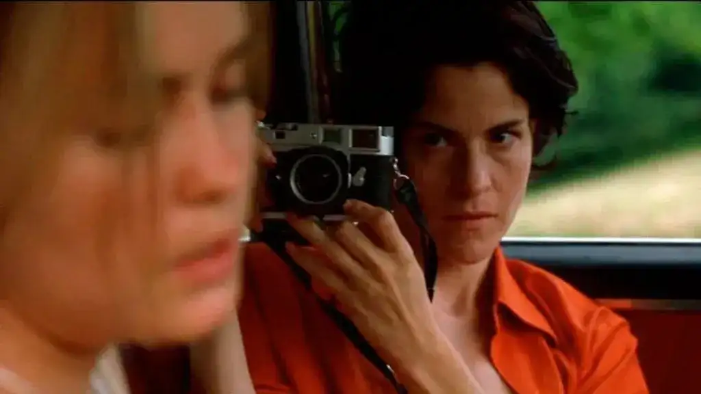 Movie Couples You Actually Want to Have a Happy Ending - Lucy Berliner and Syd
