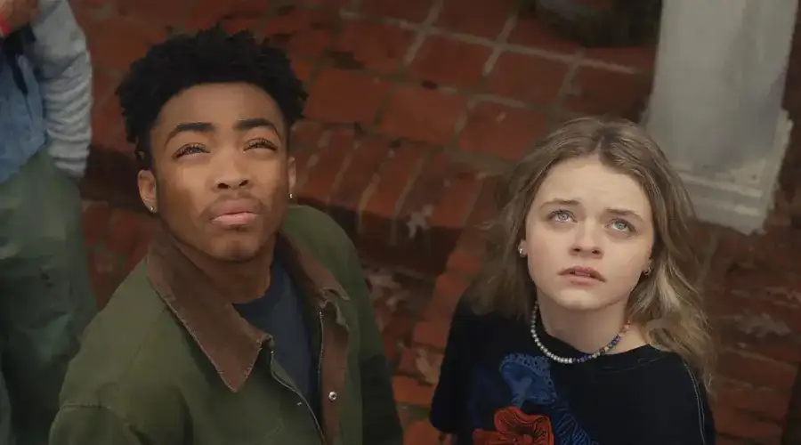 Paisaje con Mano Invisible - Reseña de Landscape with Invisible Hand (2023)