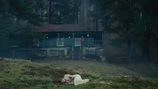 ¡Doble Función de Sitges! Earwig & She Will - Una Característica de Debut Intrigante