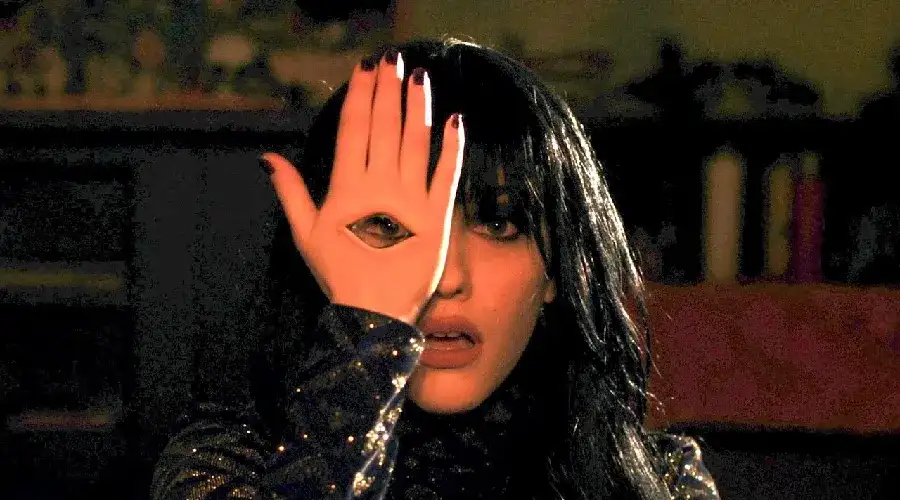 Mejores Películas Subestimadas de los Años 2010 – Horror, Ciencia Ficción y Fantasía - Suburban Gothic (2014)