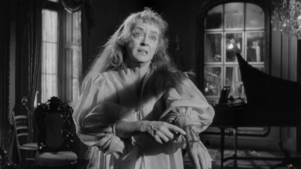 The 10 Best ‘Hagsploitation’ Films - Hush, Hush, Sweet Charlotte (1964)