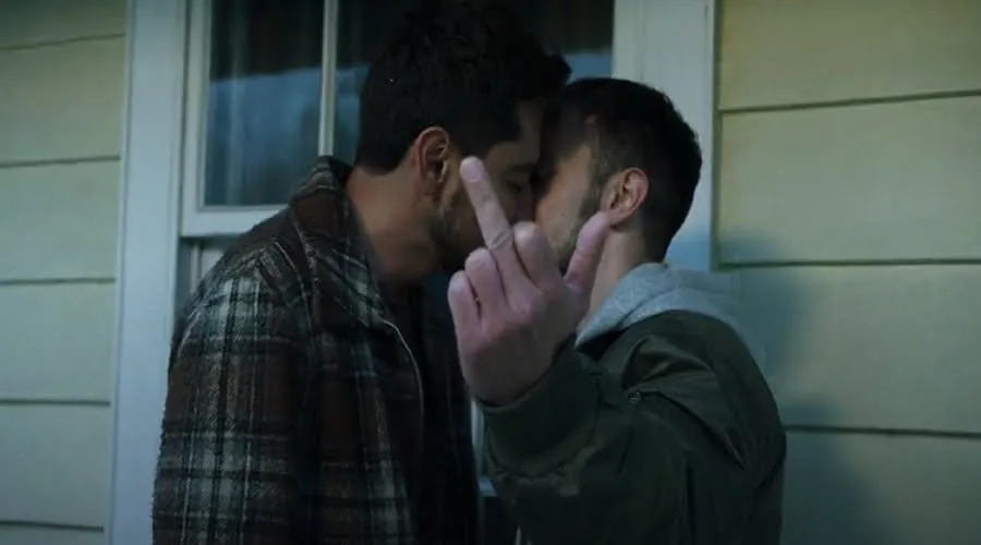 Rūrangi gay kiss